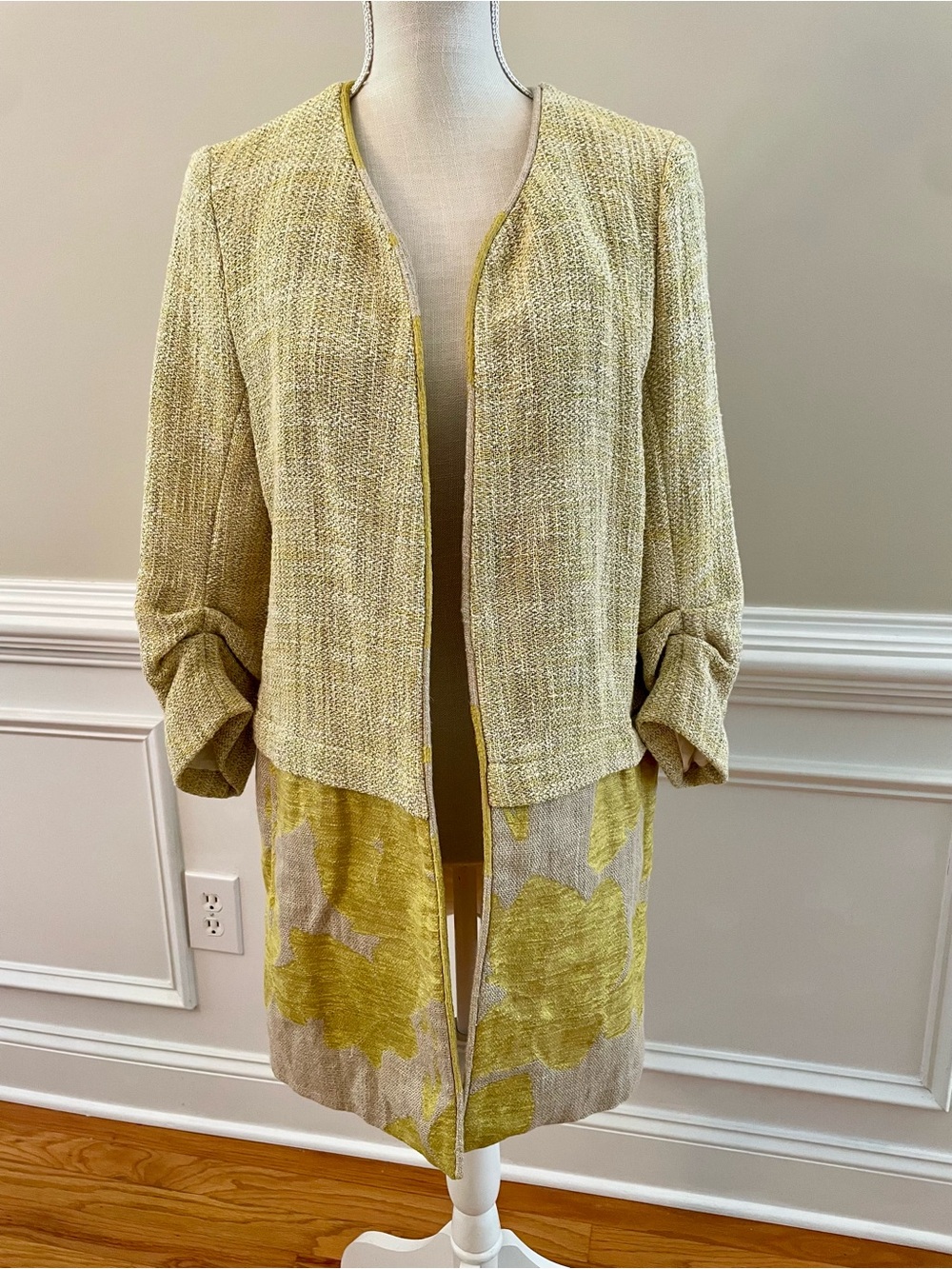 Zara Basic Wowen’s Woven Floral Yellow & Cream Long Jacket Blazer Size Medium